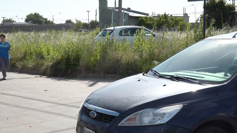 Un rems termin en un baldo tras chocar con otro auto